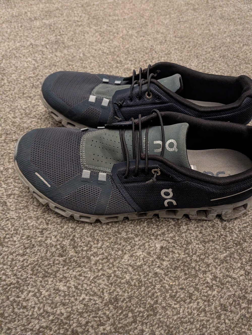 On Running Cloud 5 Men's Size 10 Shoes
